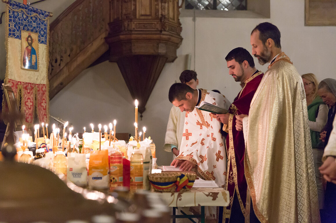 Taina Sf. Maslu, săvărșită împreună cu P.S. Sofian. A avut loc vineri, 16 Noiembrie, ora 19.00 Taina Sf. Maslu, săvărșită împreună cu P.S. Sofian. A avut loc vineri, 16 Noiembrie, ora 19.00